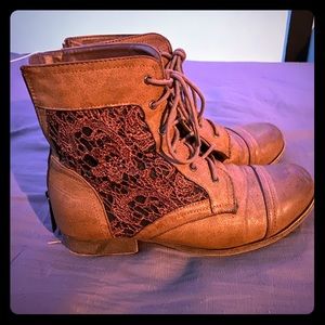 LACE BROWN COMBAT BOOTS
